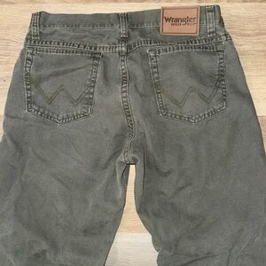 Wrangler Men's Olive-Toned Relaxed Fit Jeans